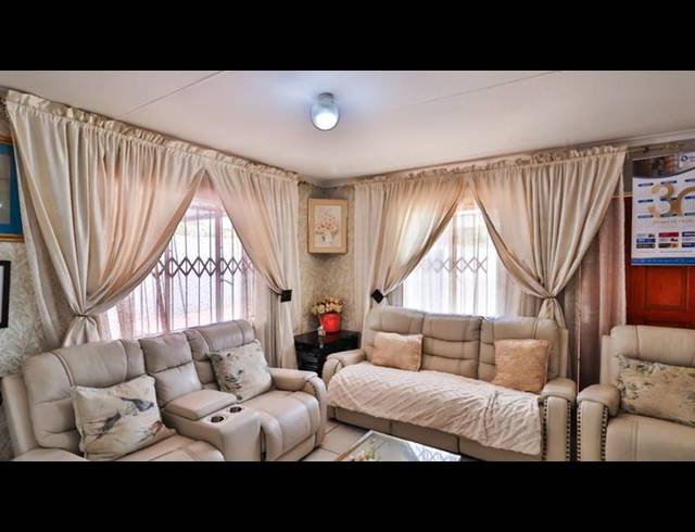 3 BEDROOM COMPLEX FOR SALE IN BLUE HILLS